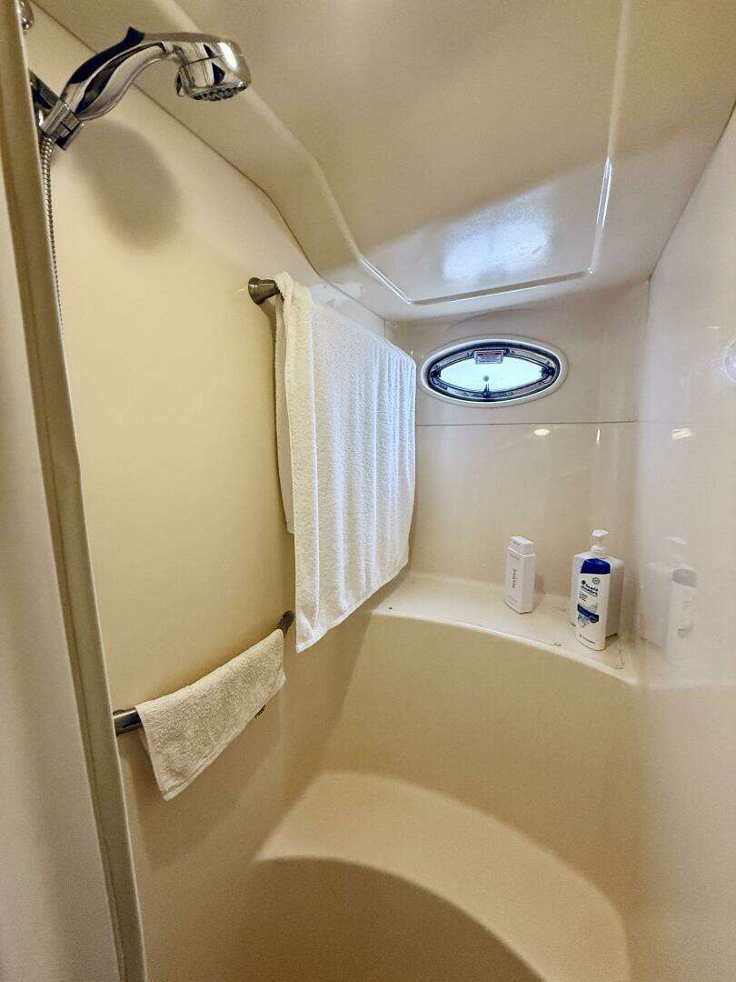 2003 Sea Ray 480 Motor Yacht - Image 54