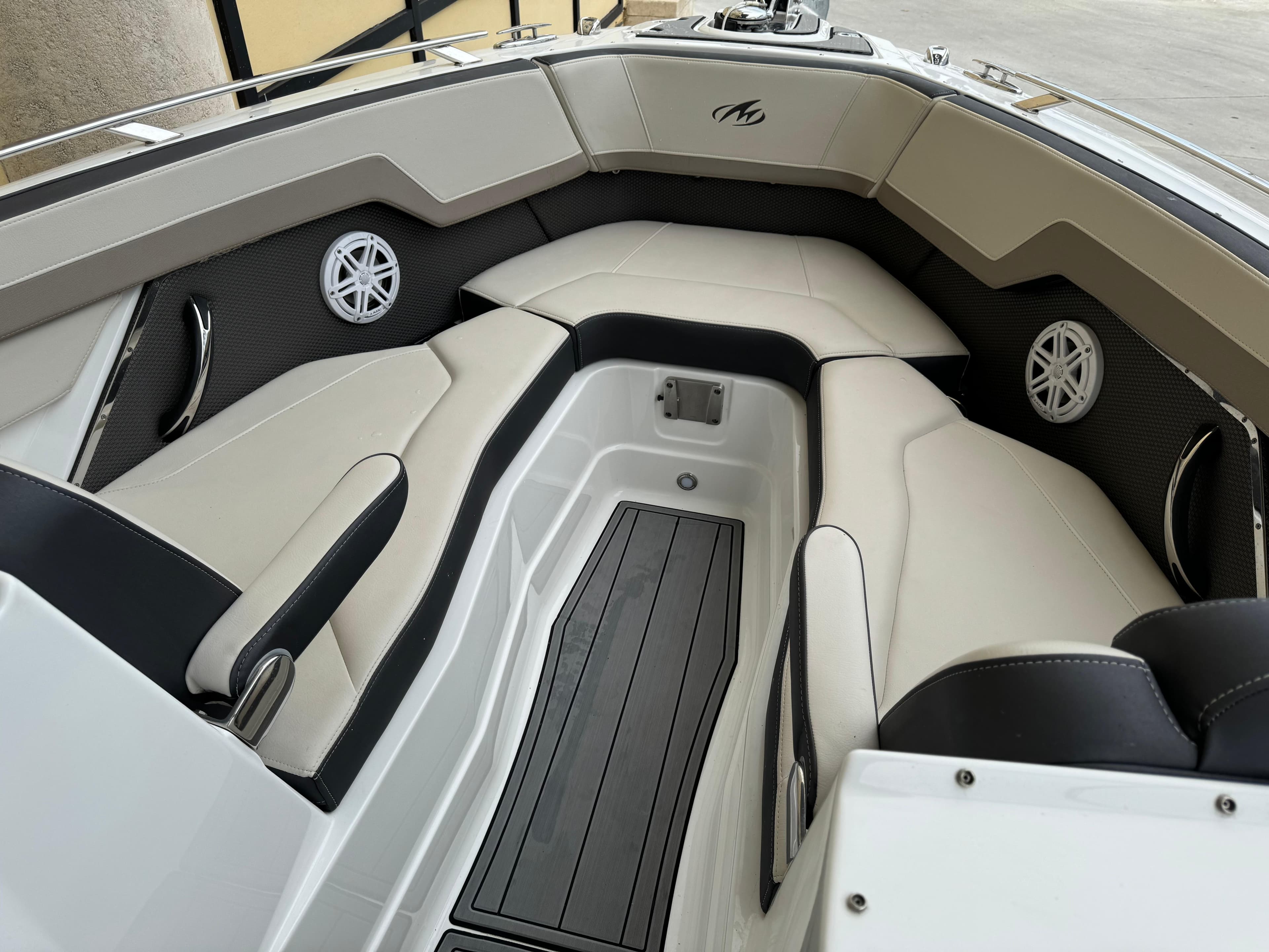 2022 Monterey 278 Super Sport boat interior with cushioned seating and sleek design.