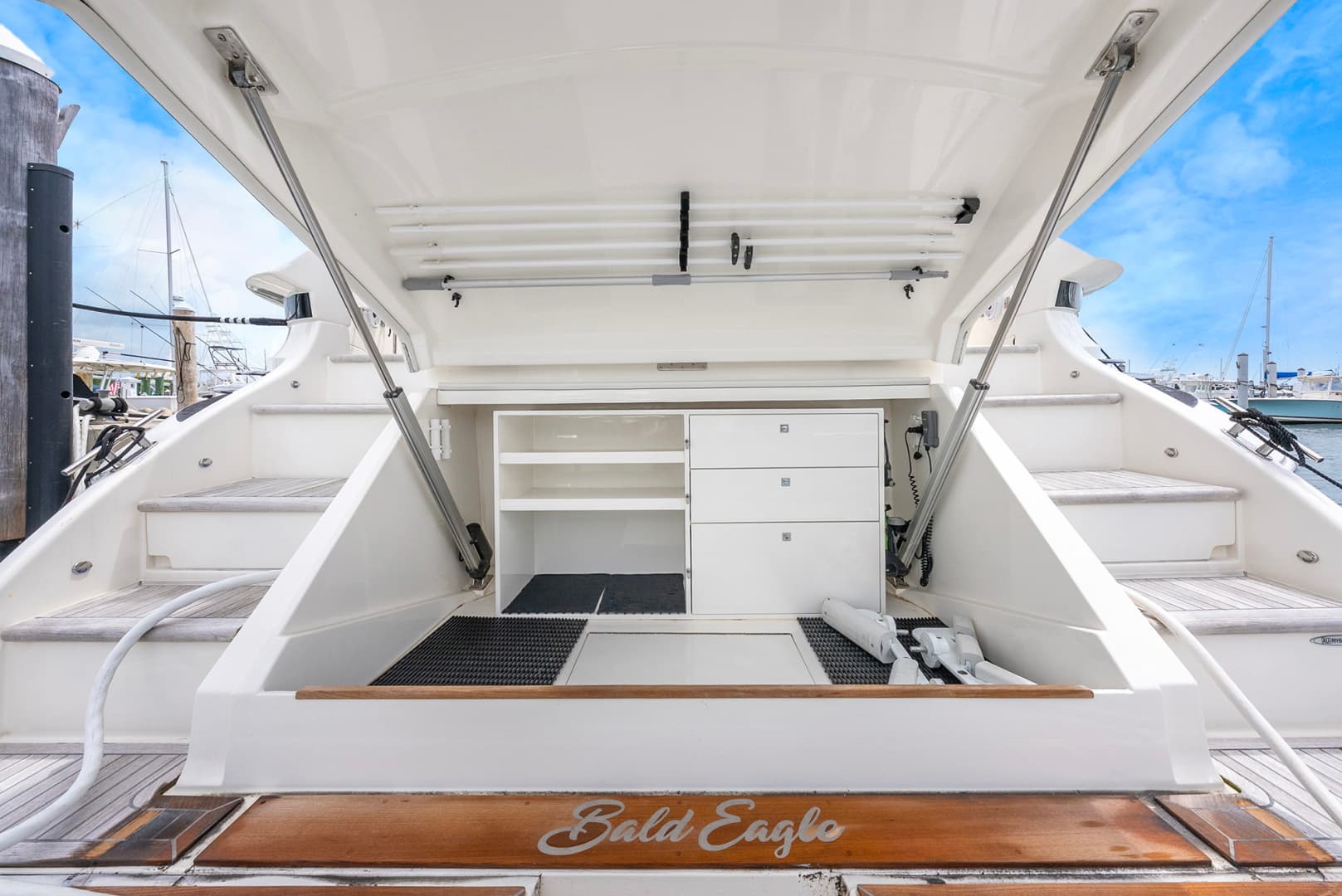 2024 Riviera 6000 SPORT YACHT - Image 43