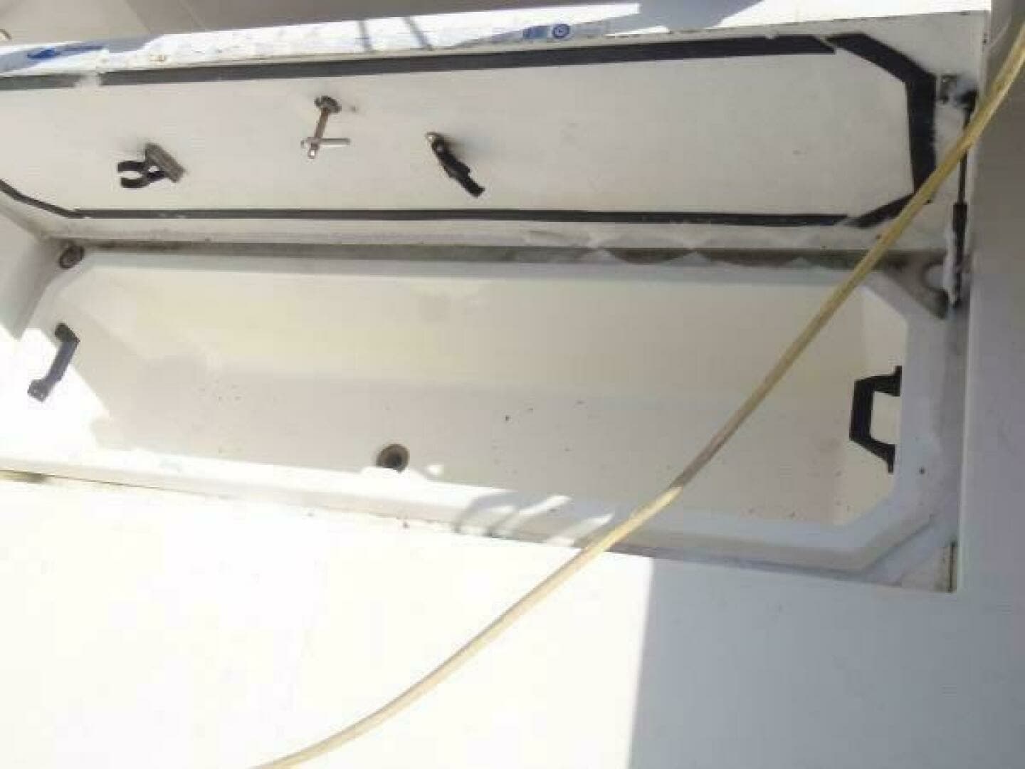 2001 Rampage 30 Express - Image 17