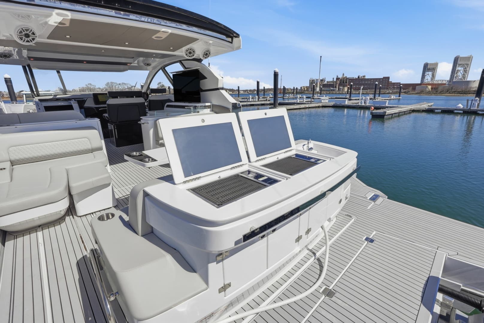 2026 Cruisers Yachts 50GLS OB - Image 8