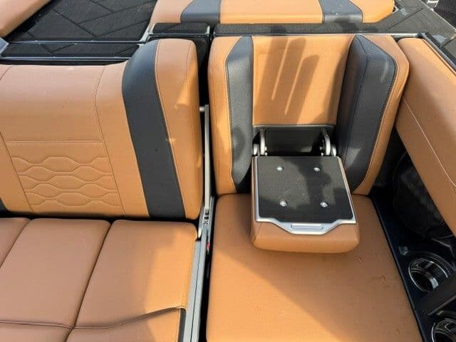 2026 MALIBU 23 LSV - Image 6