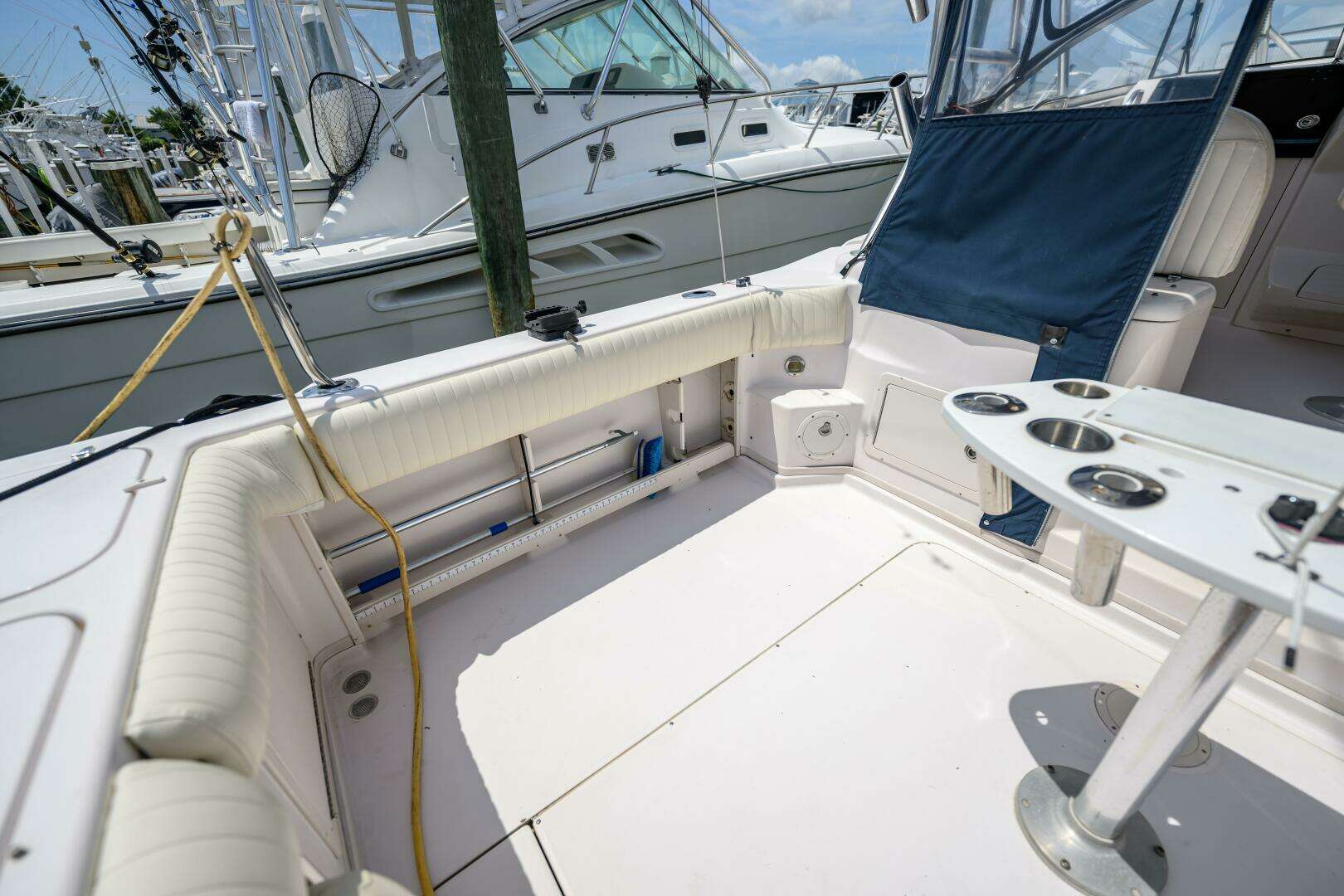2003 Grady-White 330 Express - Image 10