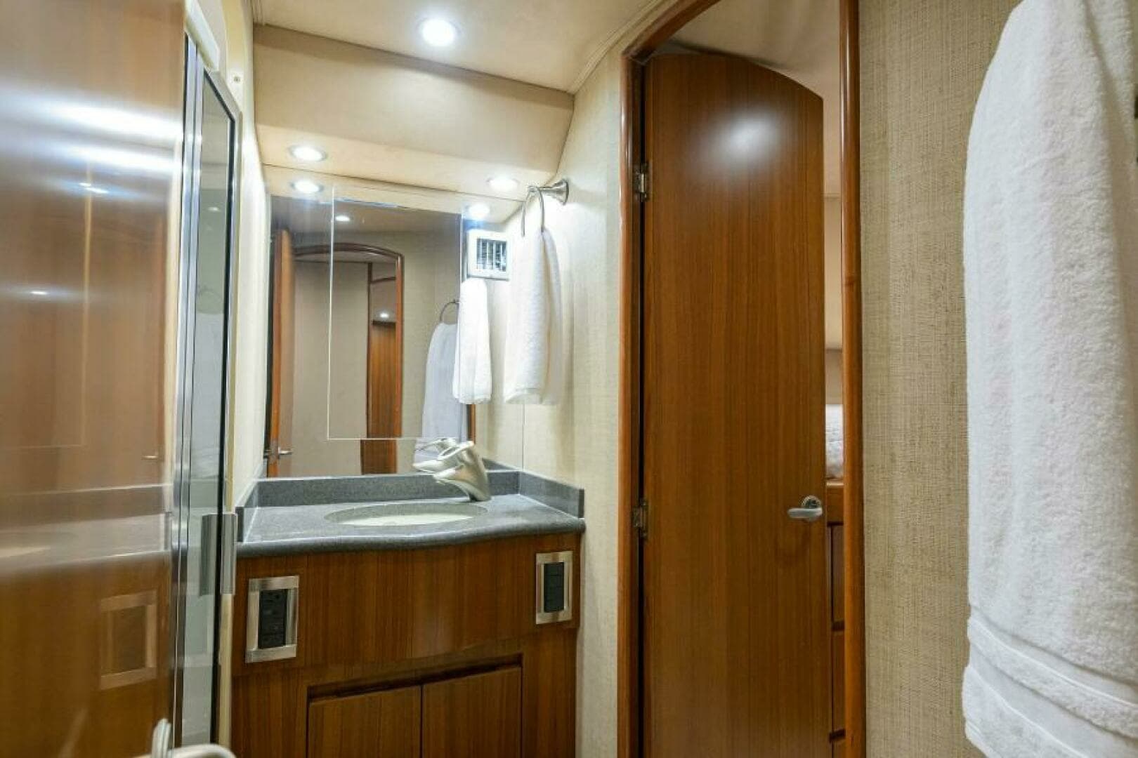2008 Viking 60 Convertible - Image 44