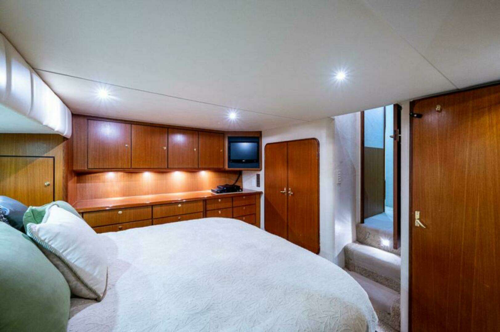 1999 Ocean Yachts 60 Convertible - Image 46