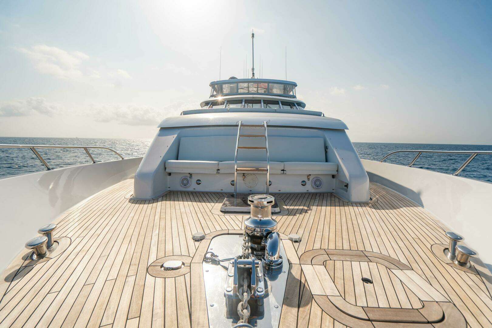 2005 Hatteras 100 Motor Yacht - Image 4