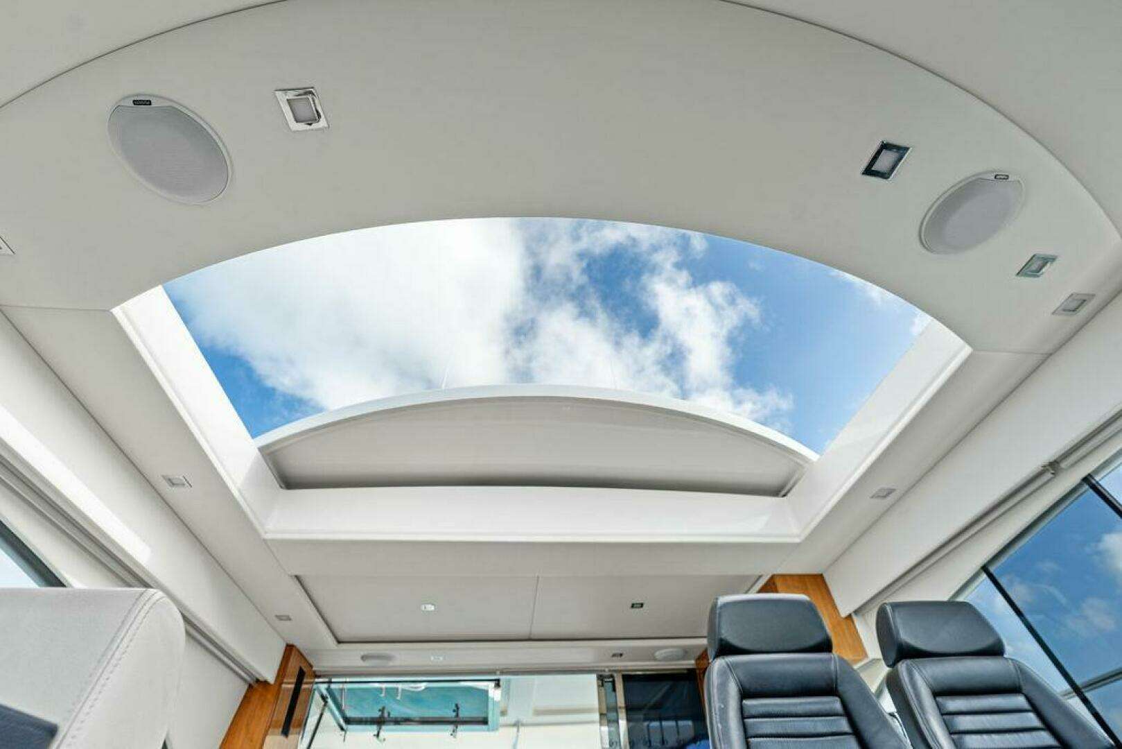 2018 Riviera 4800 Sport Yacht - Image 18