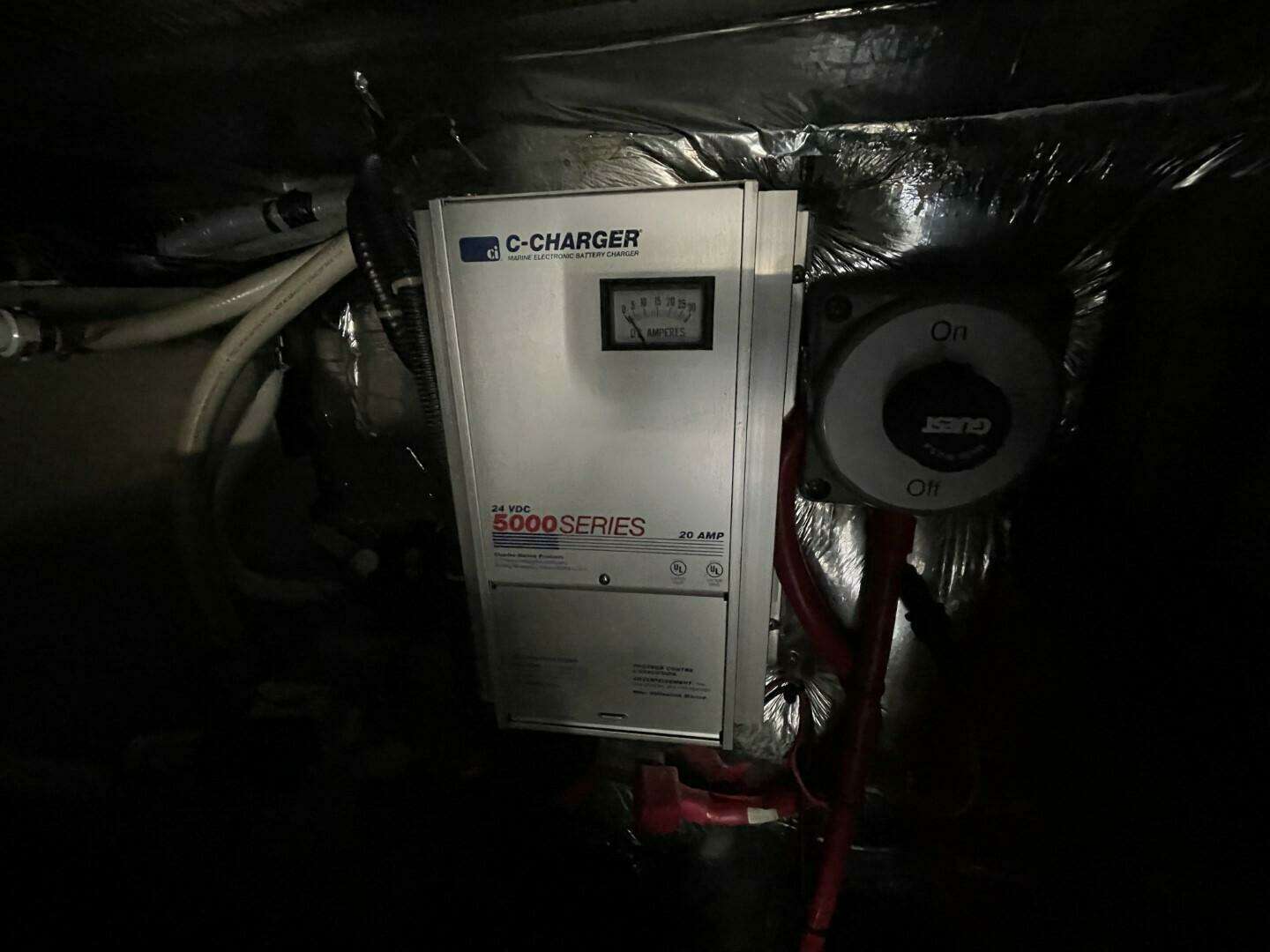 1998 Carver 53 Voyager - Image 28