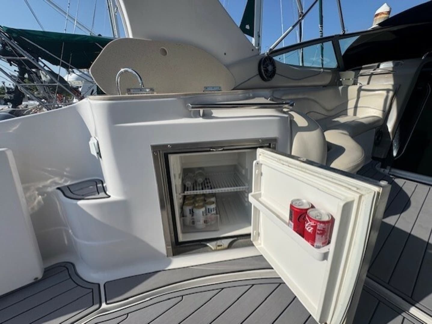 2006 Larson 370 Cabrio - Image 17
