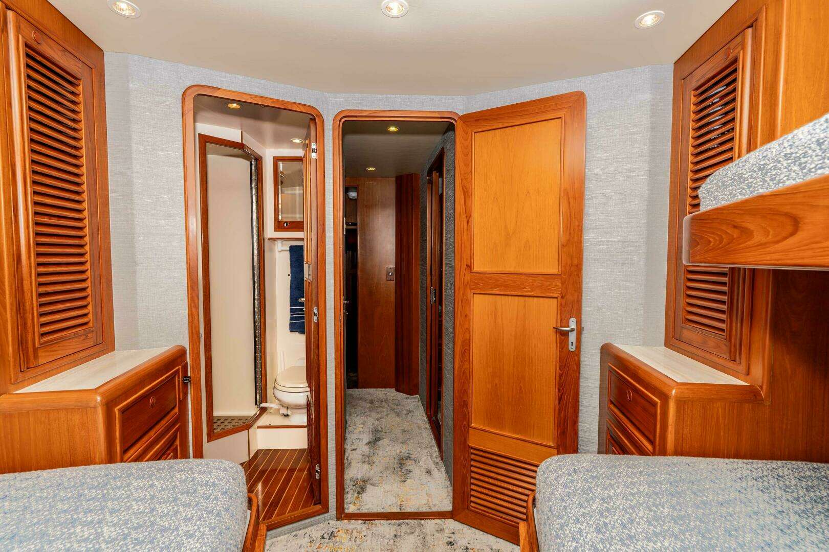 2000 Offshore Yachts Flushdeck - Image 37
