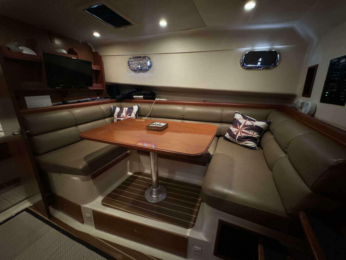 2008 Mainship 34 Pilot Hardtop - Image 33