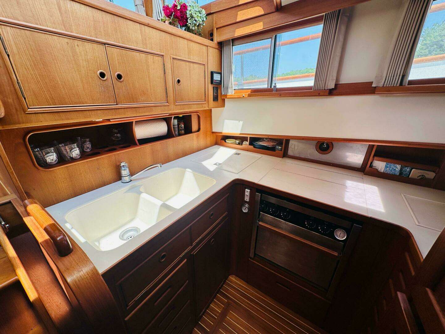 1998 Grand Banks 49 Classic - Image 38