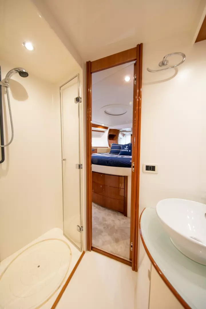 2004 Pershing Express - Image 34