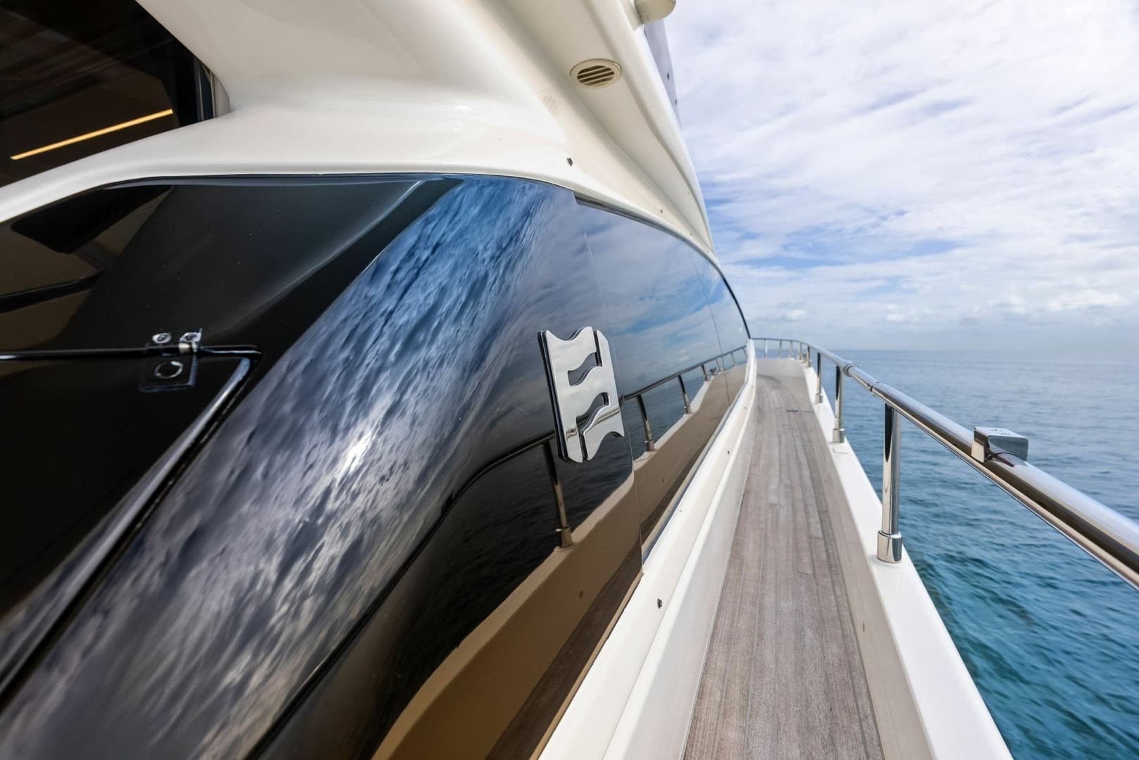 2018 Ferretti Yachts 800 - Image 29