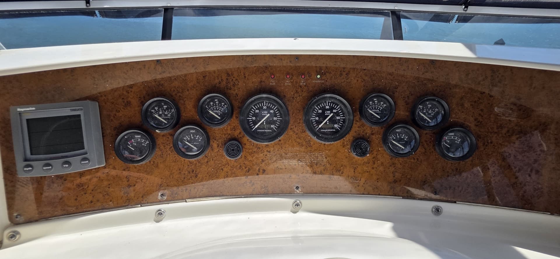 2006 Silverton 38 Sport Bridge - Image 13