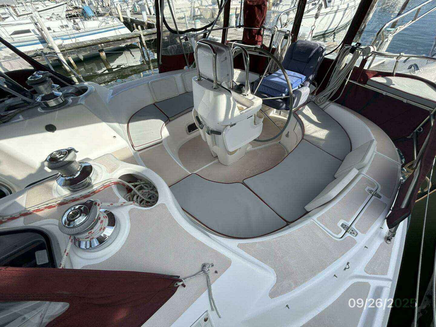 1998 Hunter 376 - Image 29