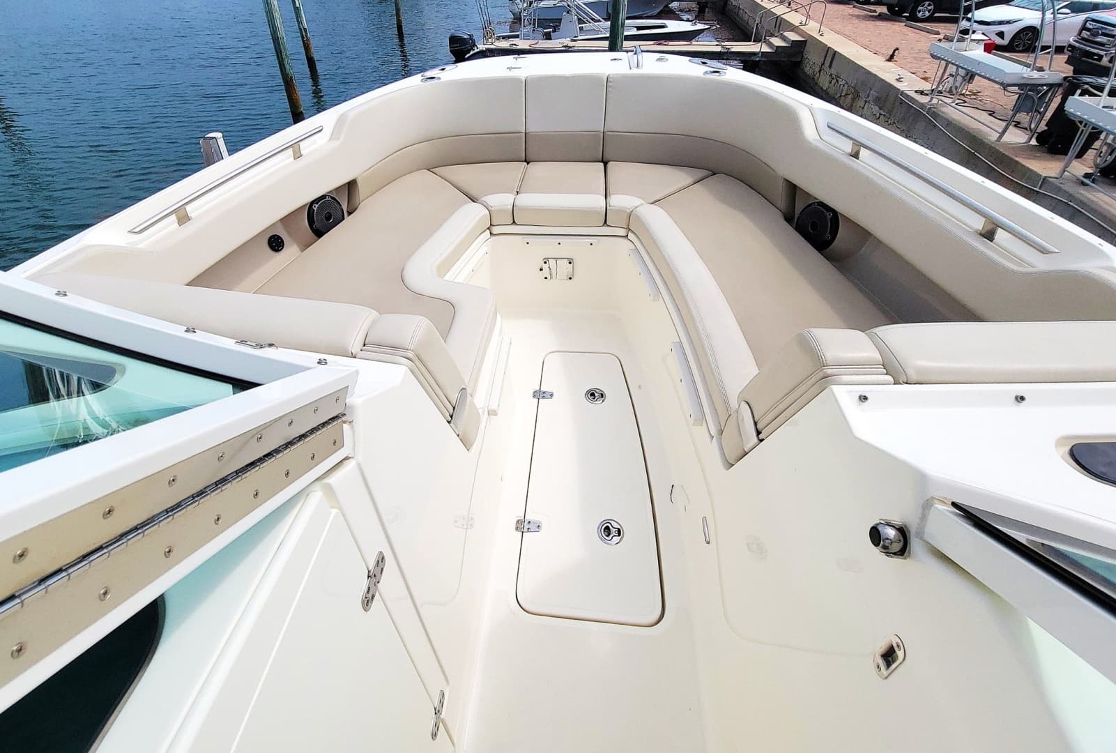 2022 Boston Whaler 320 Vantage - Image 42