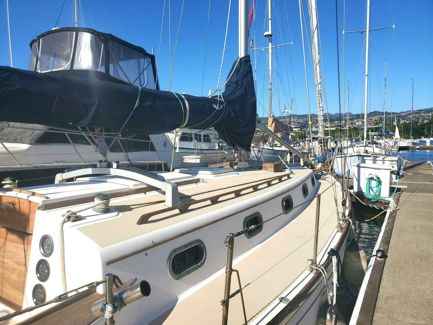 1987 Cape Dory 330 - Image 4