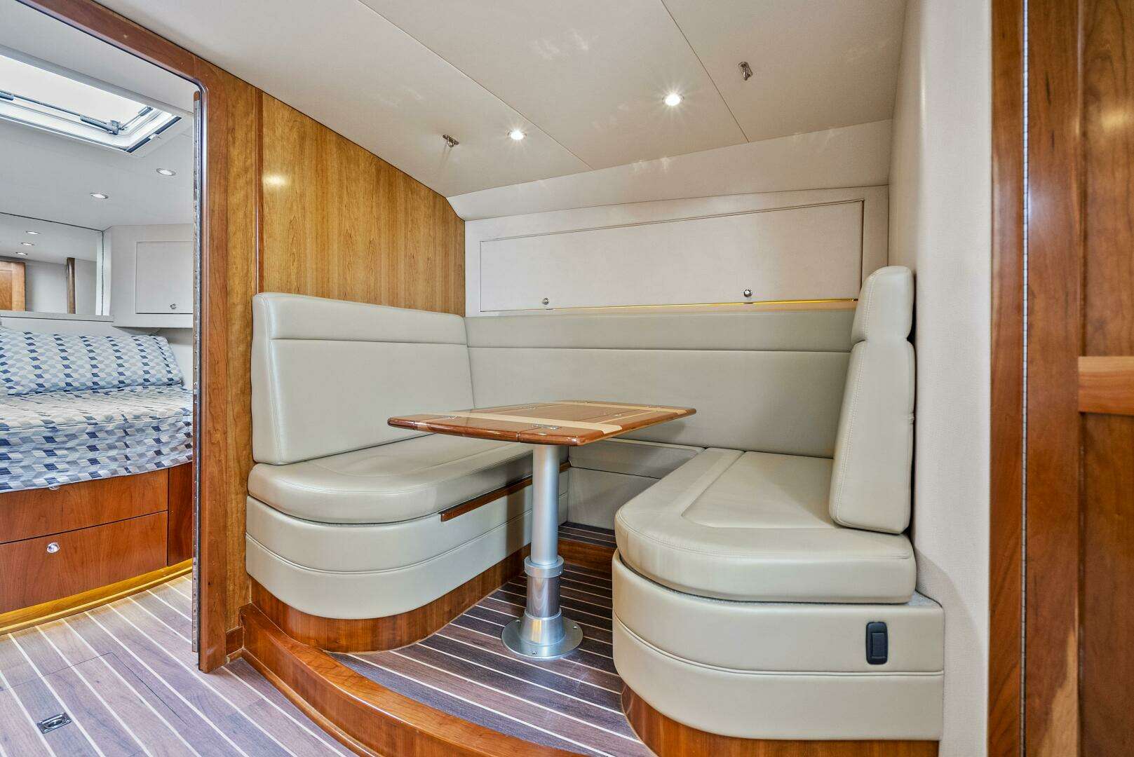 2018 Albemarle 41 Express - Image 22