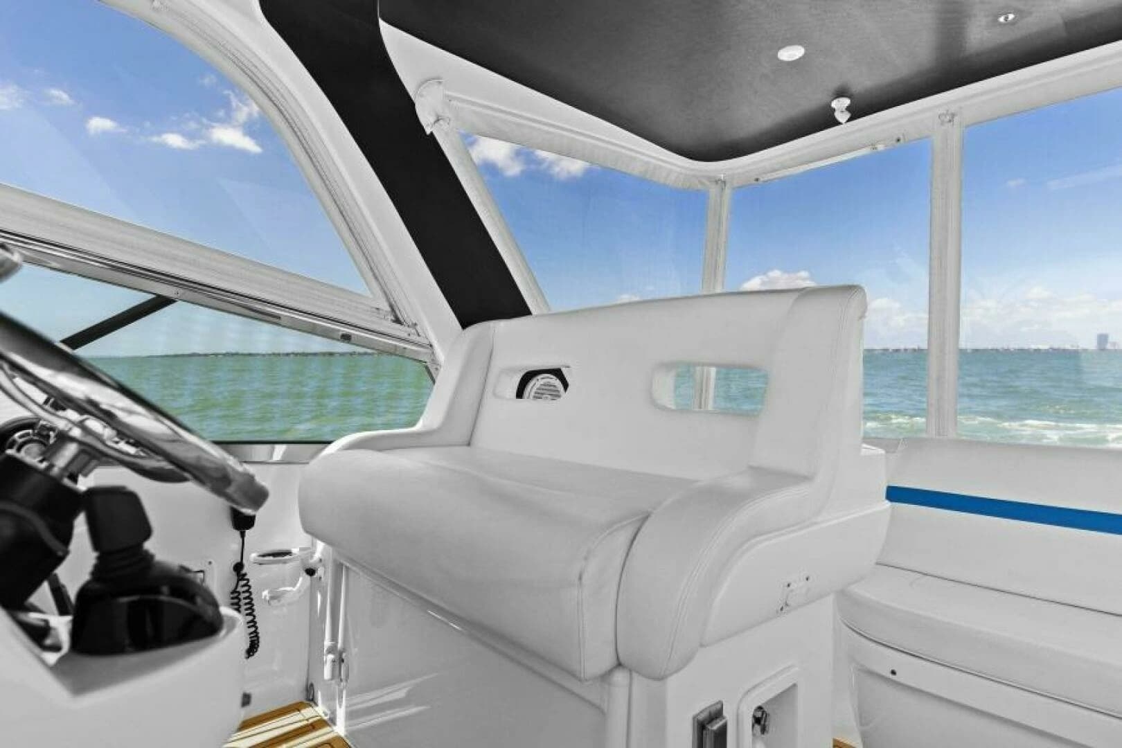 2019 Intrepid 475 Sport Yacht - Image 14
