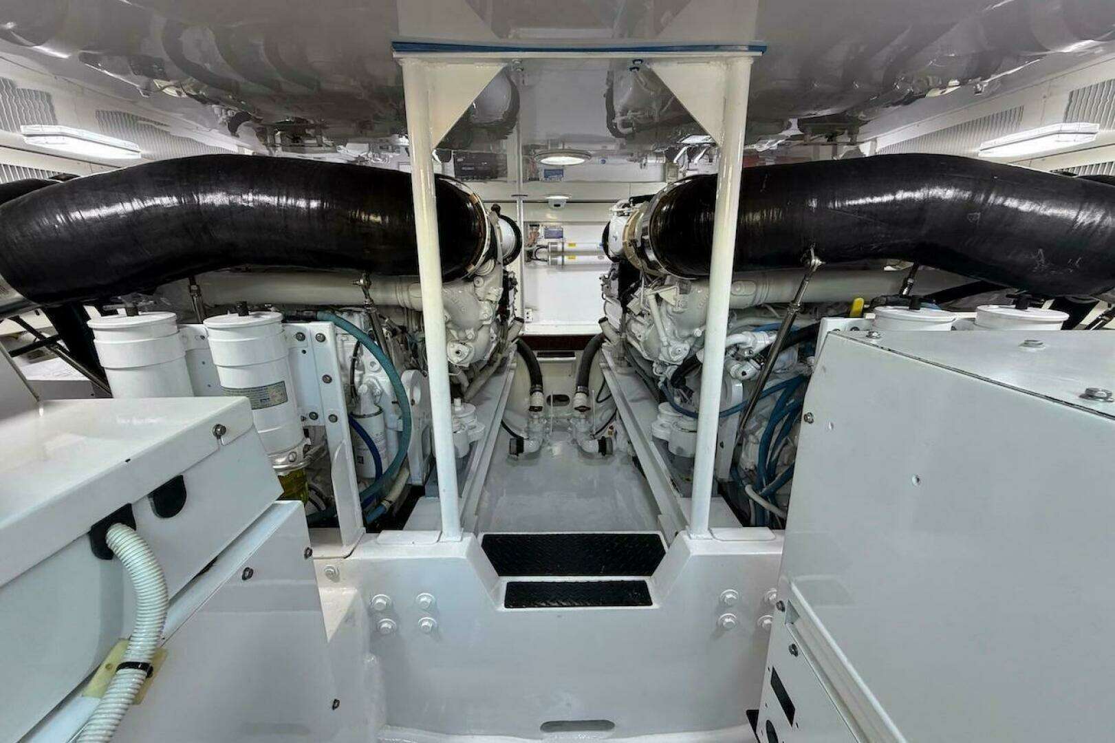 2004 Viking 56 Convertible - Image 31