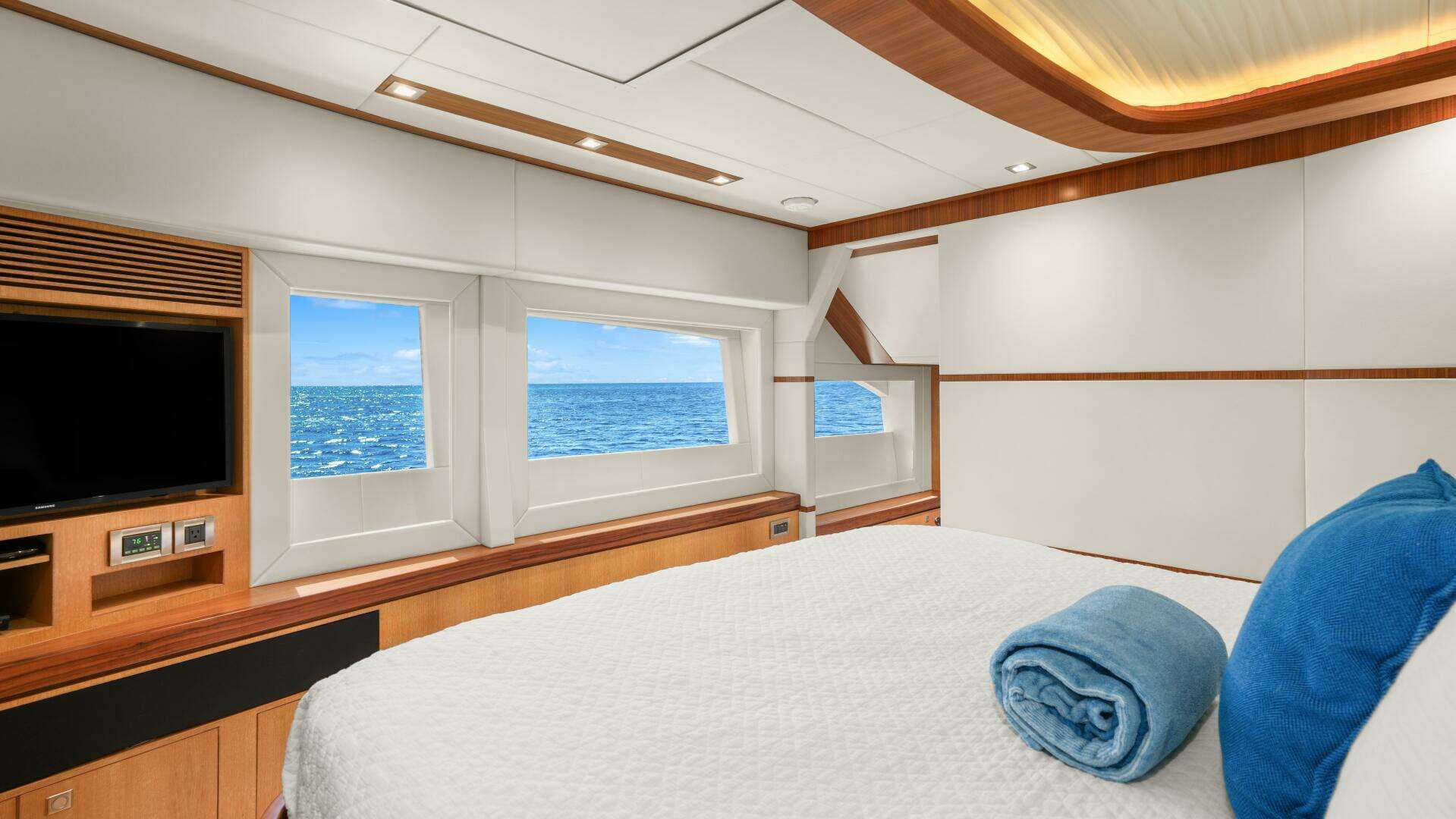 2018 Horizon PC74 - Image 26