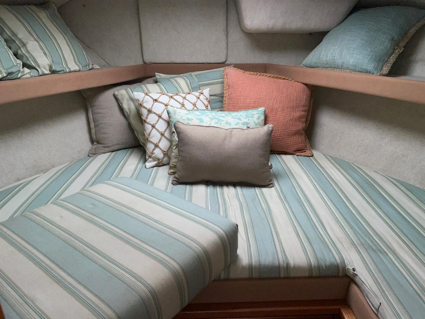 1999 Bayliner 3388 Motoryacht cozy cabin with striped cushions and decorative pillows.