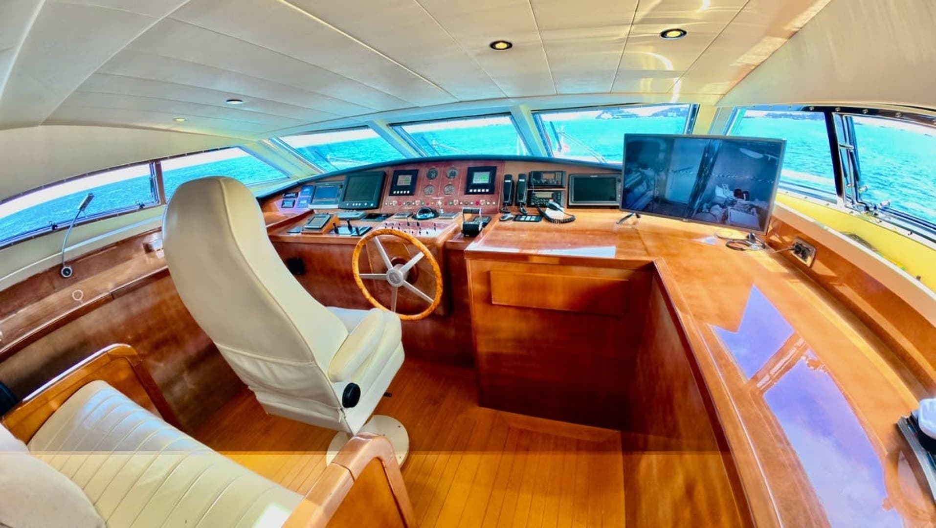 2005 Falcon Falcon 102 Flybridge - Image 2
