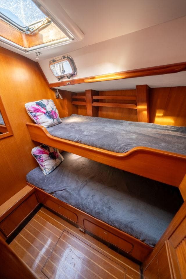 2001 Hylas 54 - 60
