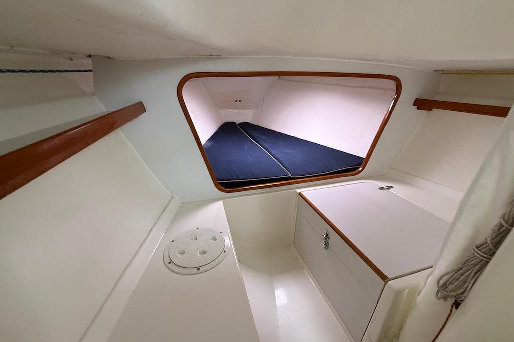 Interior cabin of 2008 e Sailing Yachts e33, featuring a cozy sleeping area.