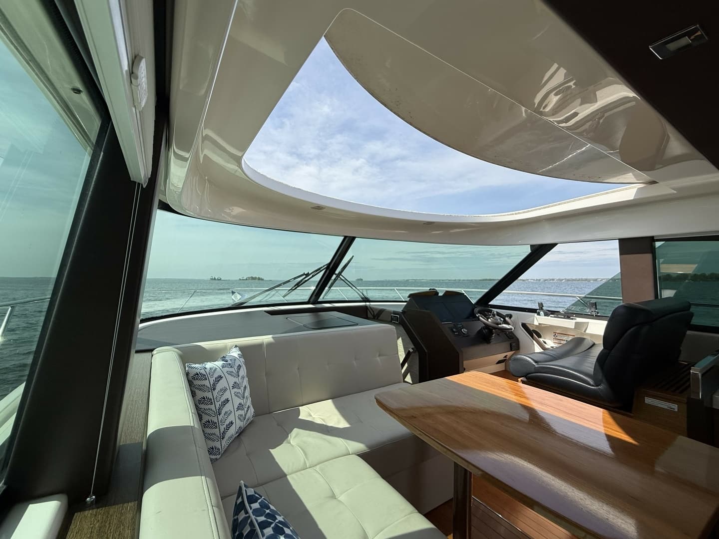 2016 Tiara Yachts C44 Coupe - Image 16