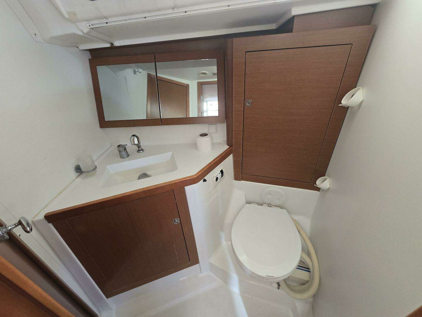 2015 Beneteau Oceanis 45 - Image 18