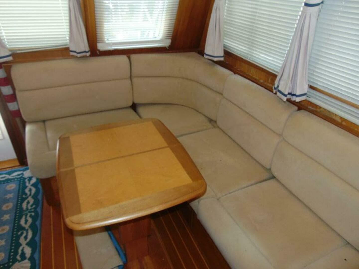2004 Sabre Flybridge - Image 9