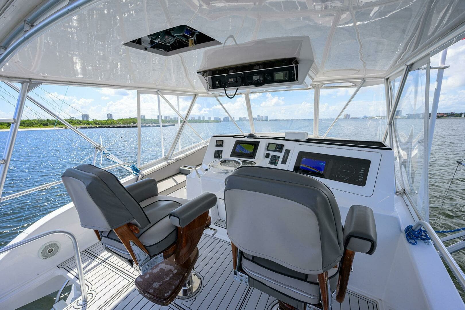 2000 Viking 50 Convertible - Image 39