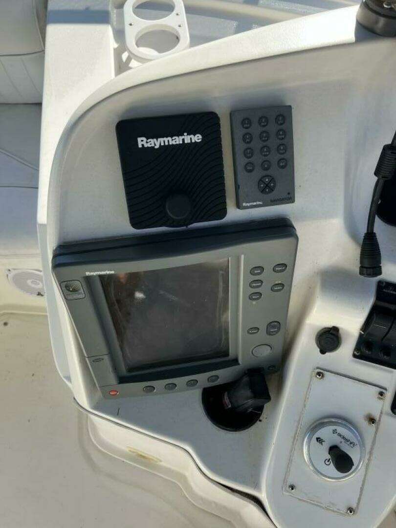 2004 Cruisers Yachts — - Image 8