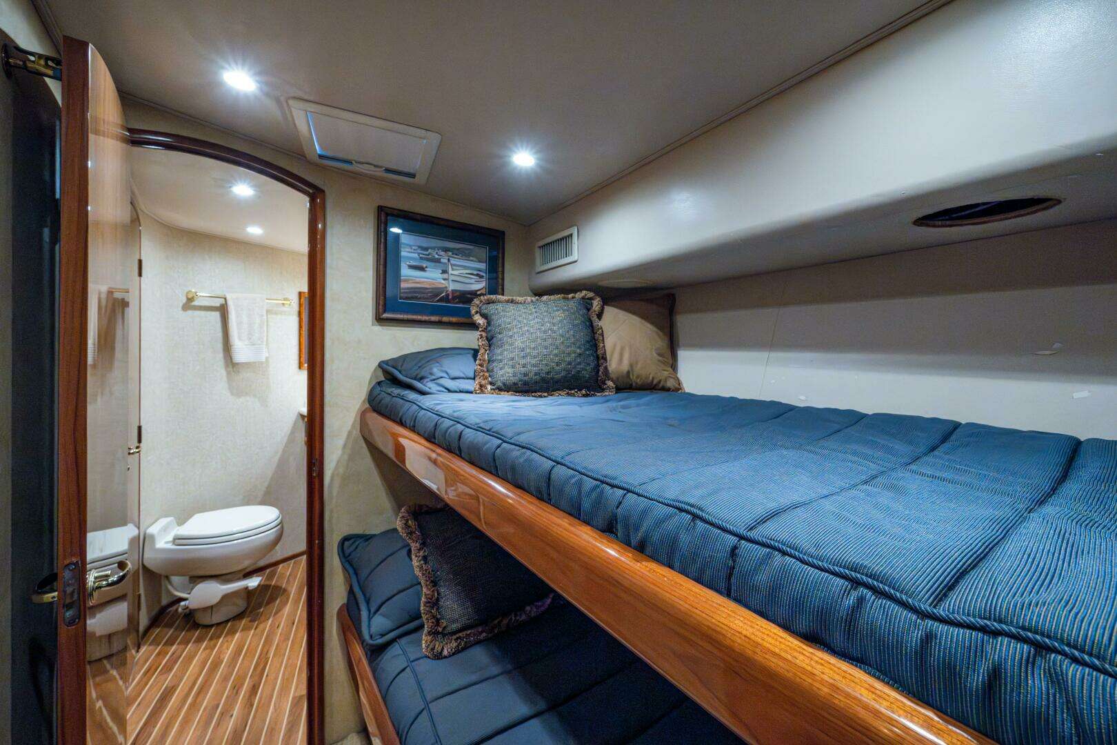2006 Viking 52 Convertible - Image 15