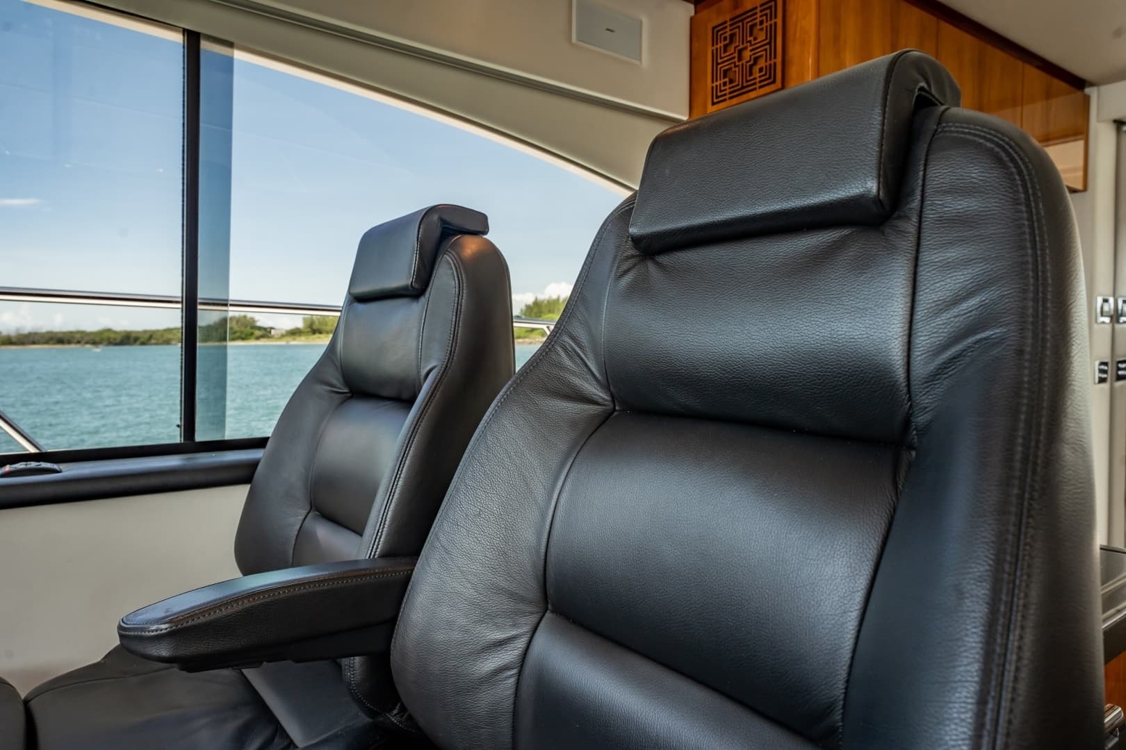 2016 Riviera 5000 Sport Yacht - Image 61