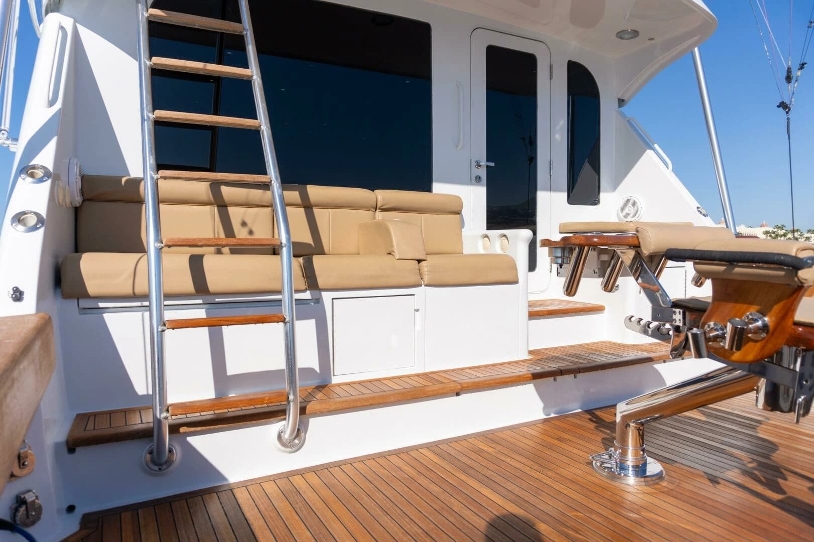 2001 Hatteras 60 Convertible - Image 39