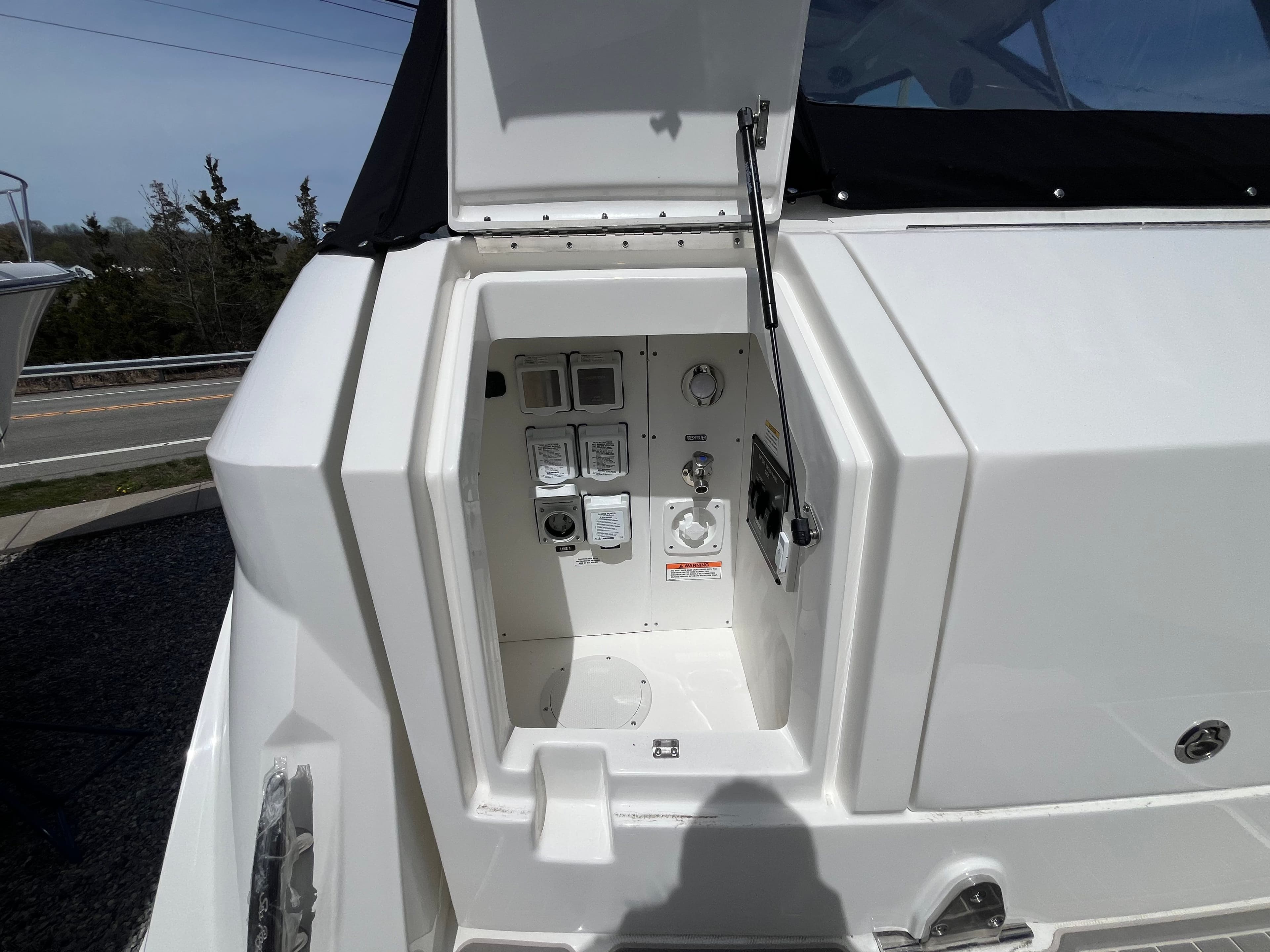 2026 Sea Ray Sundancer 320 Outboard - 4