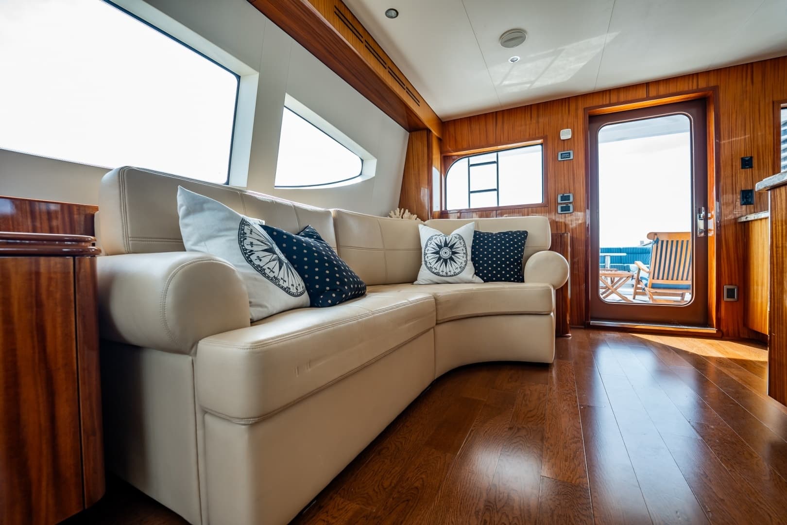 2012 Hatteras — - Image 8