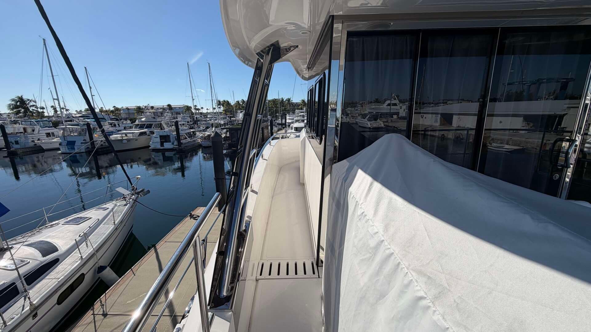 2025 Aquila 54 ENCLOSED BRIDGE - Image 16