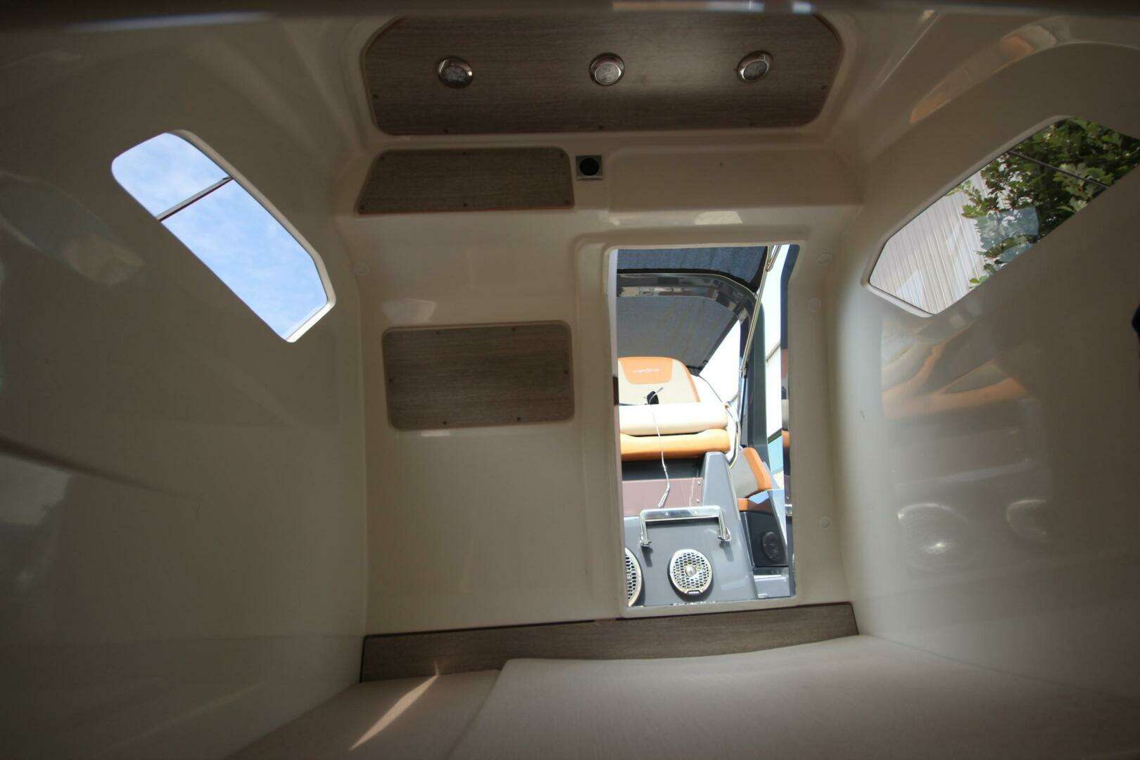 2024 Zodiac Medline 9 NEO - Image 35