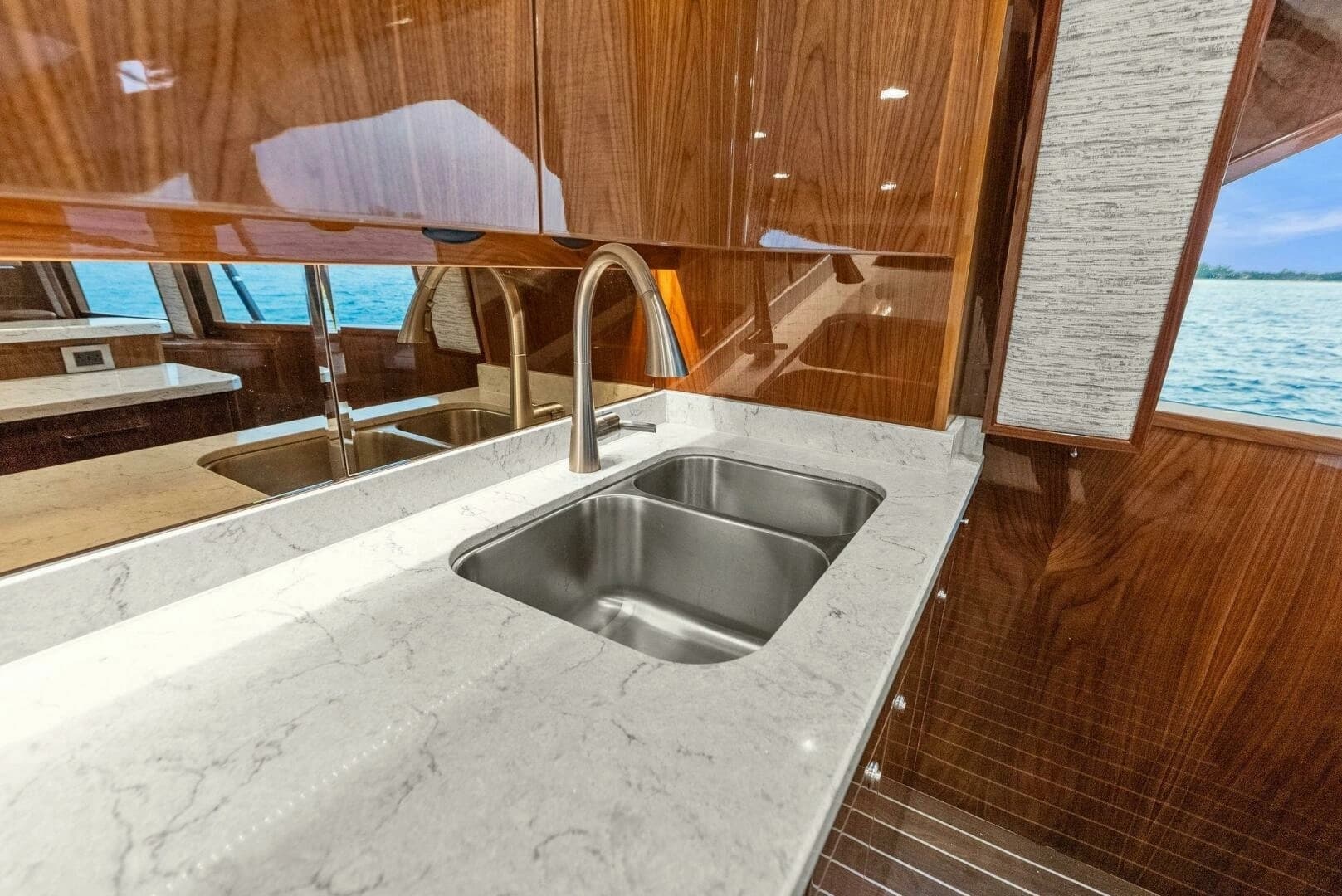 2022 Viking 68 Enclosed Bridge - Image 13