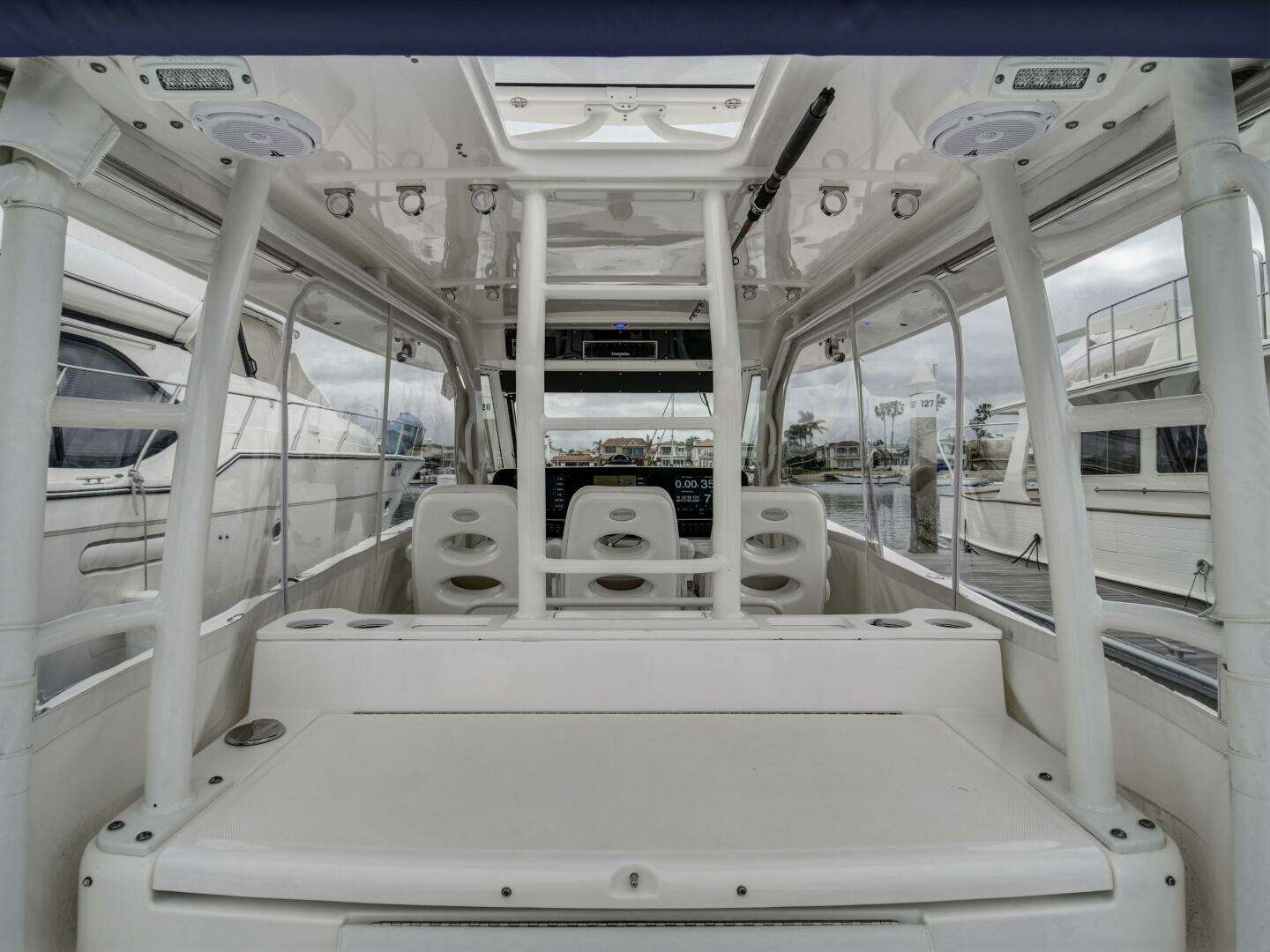 2015 Everglades 435 Center Console - Image 7