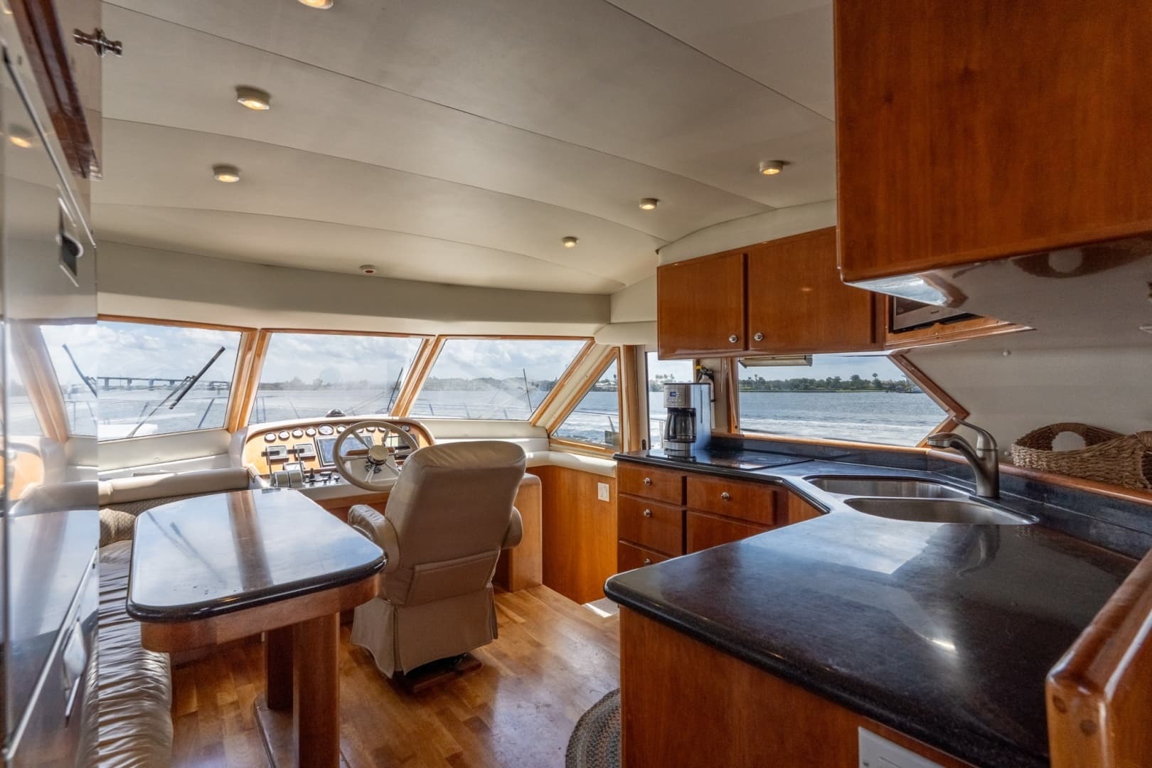 2003 Navigator 5700 - Image 39