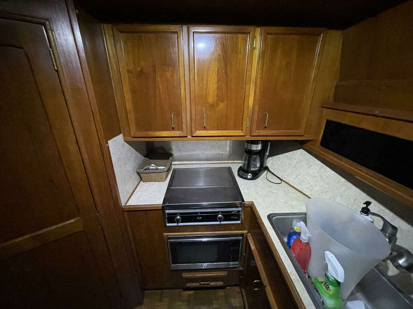 1986 Egg Harbor 40 Motor Yacht - Image 39