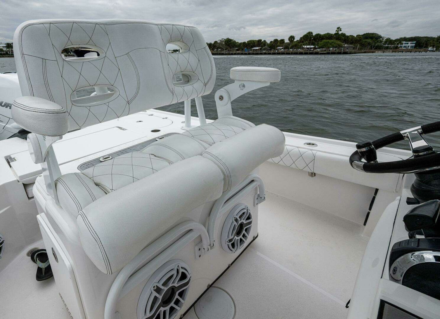 2022 Blazer Bay 2700 Hybrid - Image 6