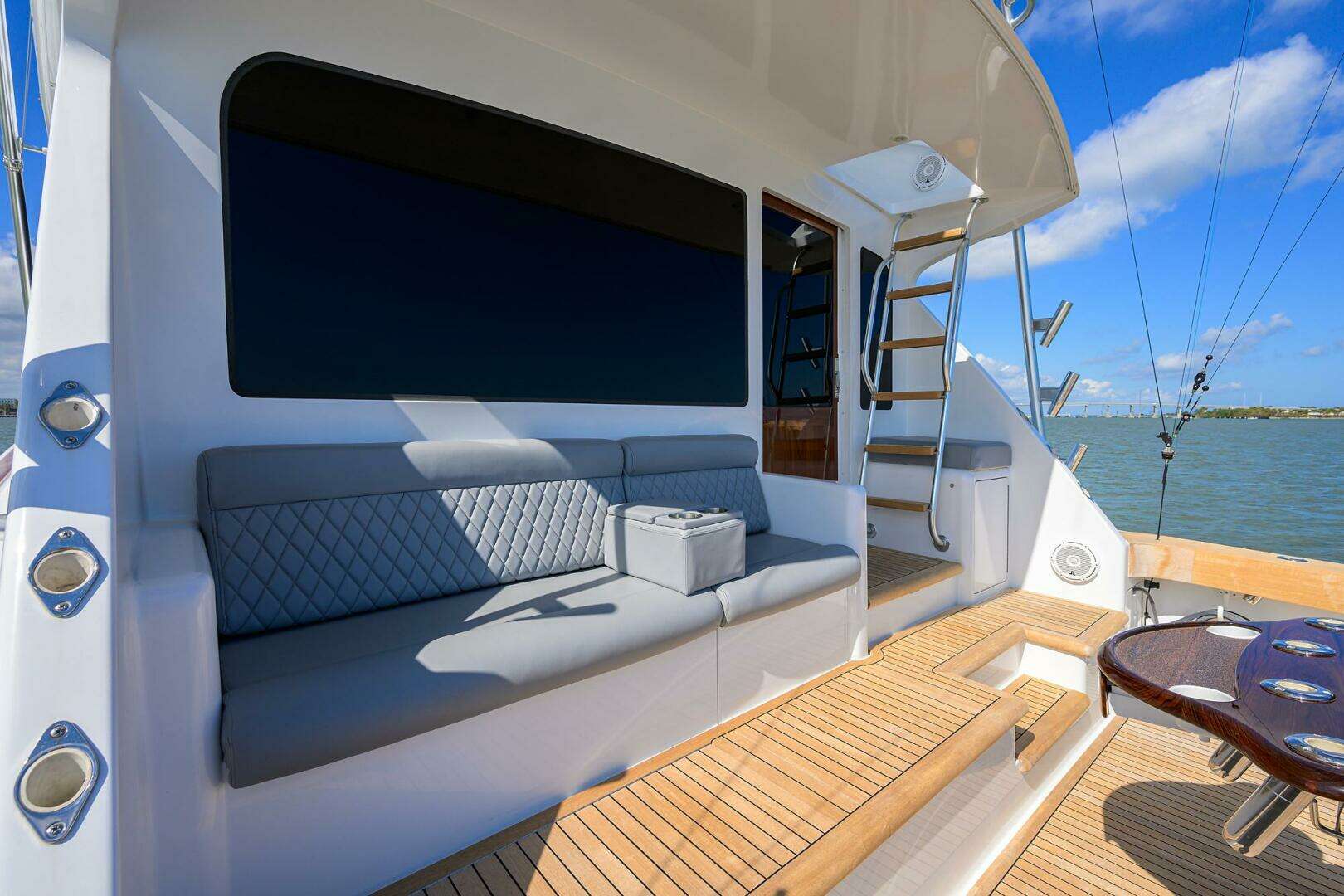 2001 Viking 61 Convertible - Image 19