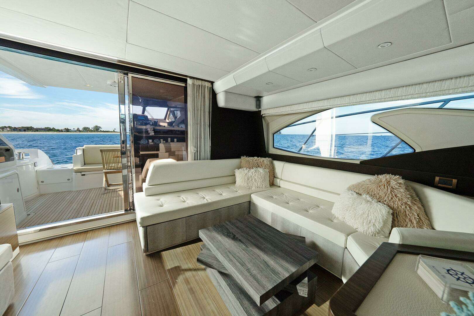 2017 Azimut 60 Flybridge - Image 7