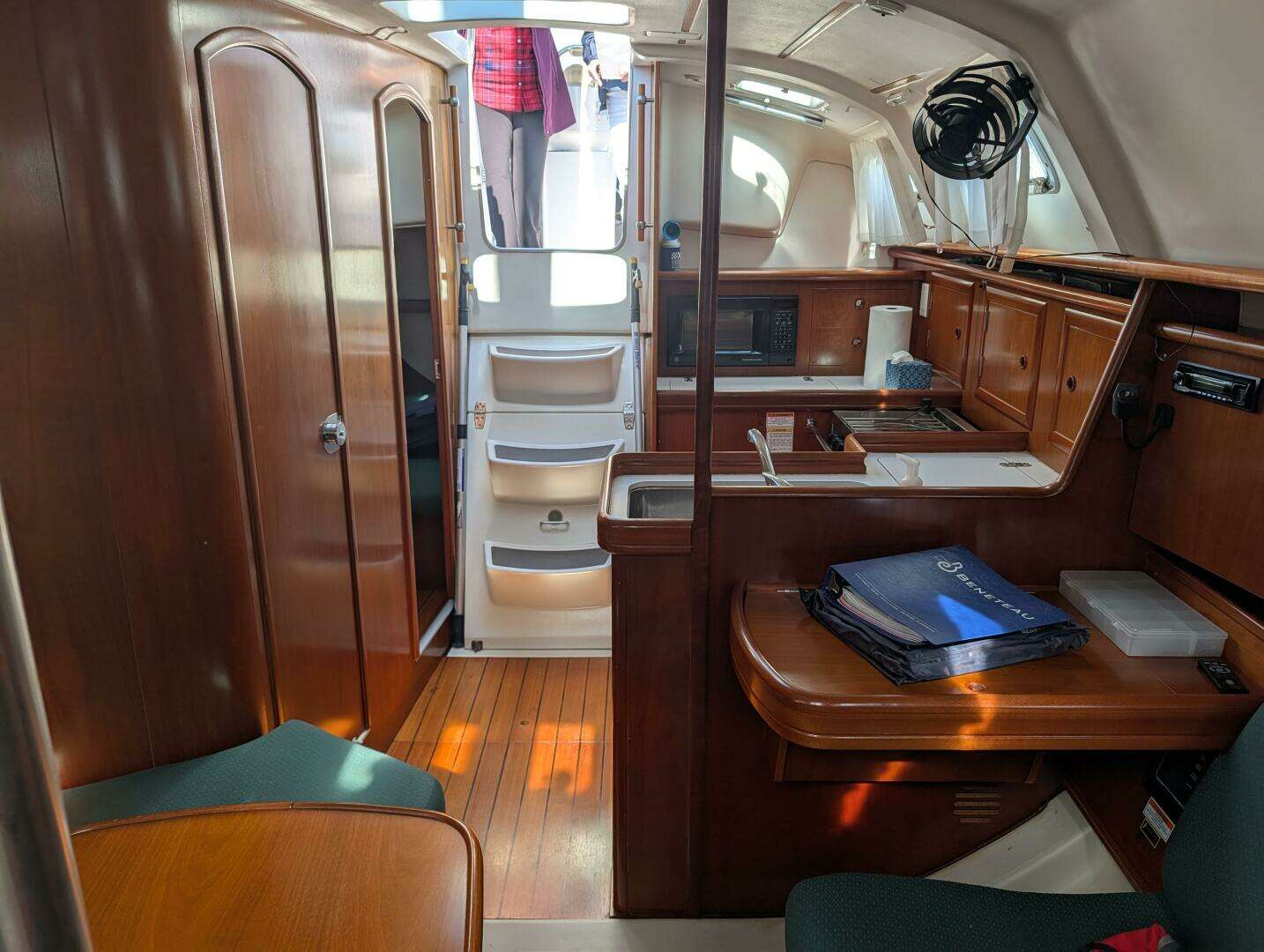 2001 Beneteau Oceanis 331 - Image 11